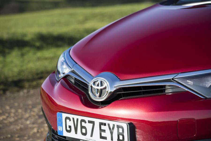 Детали экстерьера Toyota Auris 2015 года  (UK) (фото 2 из 43)